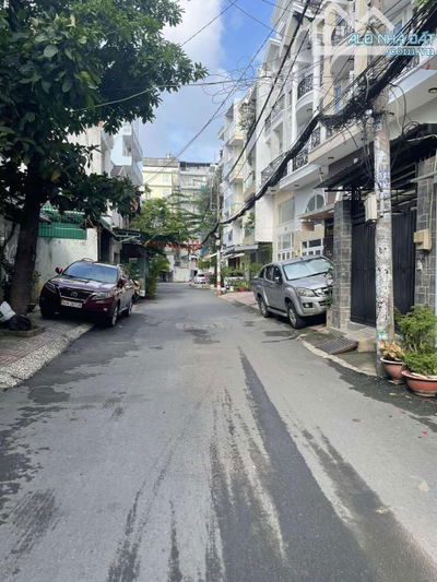Bán CHDV 6 tầng, 10m x 30m, hẻm xe hơi, 31 phòng, dòng tiền 200tr/tháng, phường 8, Gò Vấp