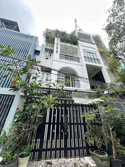 Cho thuê nhà trệt 3 lầu ngay đối diện La Astoria