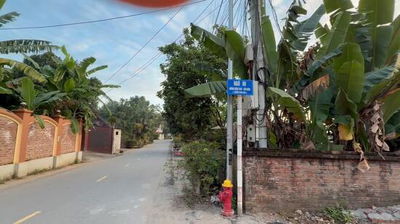 Bán hai lô đất Hòa Lạc, 2 mặt tiền, gần ga Metro Văn Cao - Hòa Lạc, 30 triệu / m2, ~ 200 + 180 m2