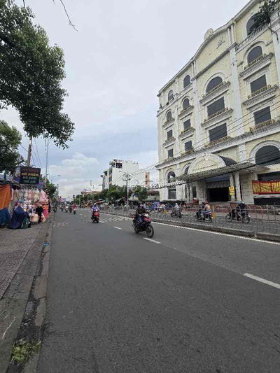 NHÀ MẶT TIỀN KINH DOANH ĐA NGÀNH