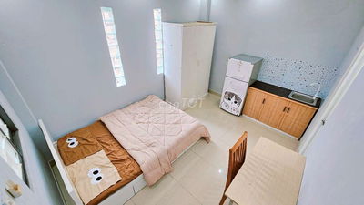 2 phòng full nội thất mới, cửa sổ, ngay UEF, H.B, Hàng Xanh, Thị Nghè