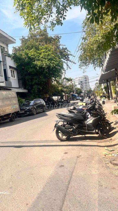 BÁN NHÀ ĐƯỜNG NHỰA 8M- KINH DOANH ĐÔNG ĐÚC 8.2x15- SÁT NHÀ THI ĐẤU Q7