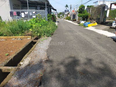 Chính chủ bán đất thổ cư.mặt tiền đường nhựa