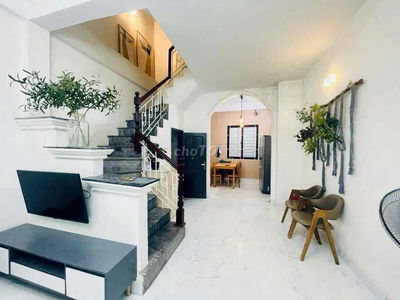 Phân khúc 7 t.ỷ. Diện tích rộng nhà ngõ thoáng, rộng, gần ô tô