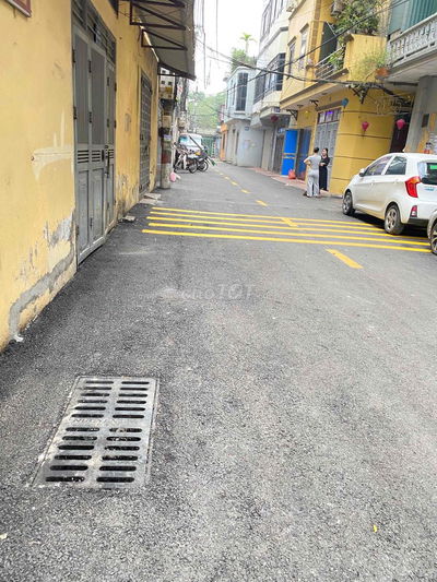 Nhà TT phân lô , gần xát oto tránh đỗ , xây mới đẹp