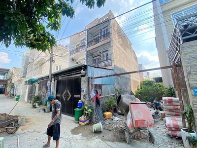 bán gấp lô đất đẹp hẻm 520 QL13, DT 70m2 , SHR thổ cư full, GPXD đủ