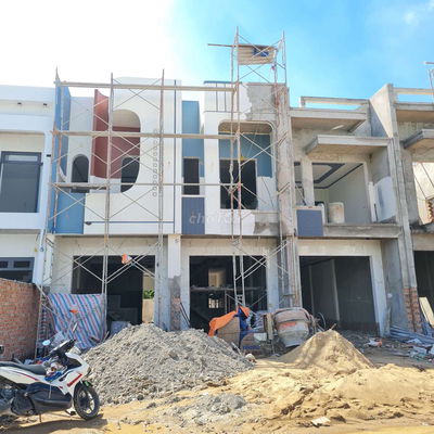 Bán nhà đang trong quá trình hoàn thiện , đường rộng 8m cạnh hương lô6