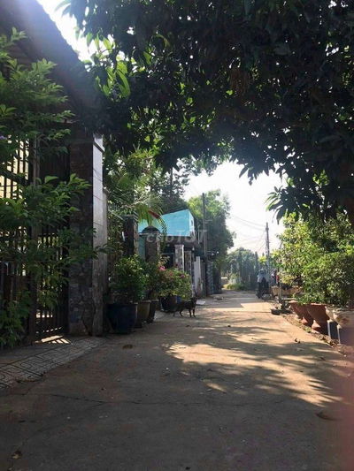 Nhà có gác lửng ngay cổng sau KDL Đại Nam