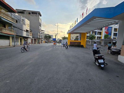 ĐẤT MẶT PHỐ ĐỨC GIANG VỈA HÈ ,KINH DOANH