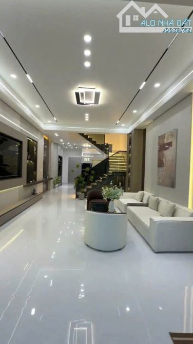 NHÀ MỚI 1 TRỆT 2 LẦU SỔ RIÊNG, SÂN Ô TÔ,  ĐƯỜNG 7M - KẾ ỦY BAN PHƯỜNG VÀ 2 TRƯỜNG HỌC