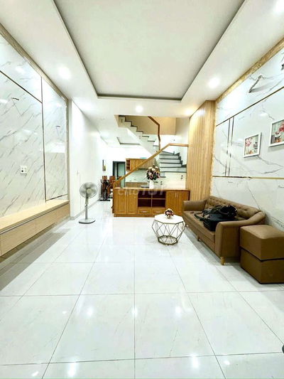 Nhà hxh ngay Tô Ký TCH36 dt 4x14 trệt 3 lầu giá 6 tỷ full NT