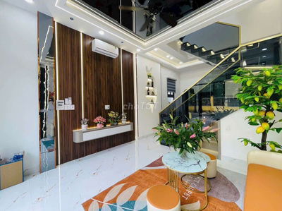 Nhà mặt tiền  đs 8 p11 dt 4x11m 1 lầu full nội thất