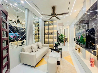 BÁN NHÀ TRẦN THÁI TÔNG, Ô TÔ ĐỖ CỬA ,CHỈ 270tr/m2