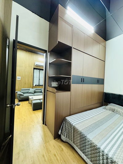 Ngay sát mặt giải phóng thuận tiện đi lại mà giá rẻ