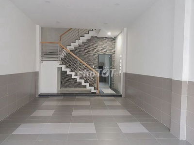 Phòng mới xây Cách bến xe Quận 8 chỉ 500m, gần siêu thị Co-op, Winm