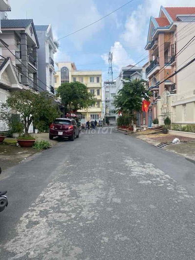 Quận 7- Biệt thự Mặt tiền đường 16m- 158m2(9x17,5m) 1 trệt+ lửng + 2 l