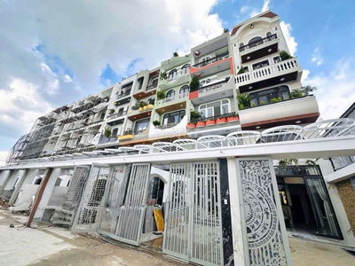 Khu nhà lầu sang trọng phun nội thất cao cấp kèm thang máy sẳn duy