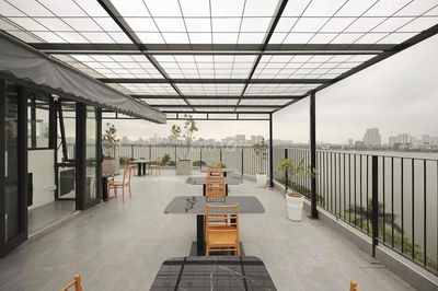 Cho thuê căn 02 ngủ 02 WC mới, full đồ, ngay mặt Hồ Tây, 90A Xóm Chùa