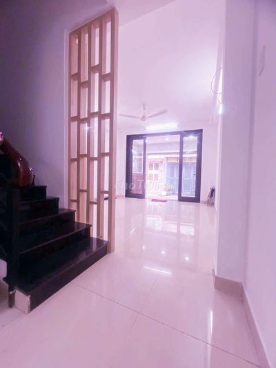 CHDV NGAY CHỢ TÂN BÌNH KẾ ĐH BÁCH KHOA Q.10 - NHÀ ĐẸP 6 TANG BTCT 8PN