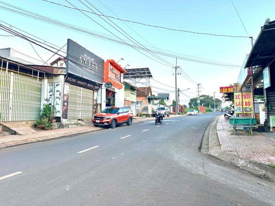 cần tiền trả nợ nên cần bán gấp lô đất ngay trung tâm thị trấn Dak Mil