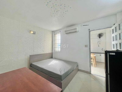 Thang Máy - 1PN - Tách Bếp - Full Nội Thất - Balcon - Trung Tâm Q10