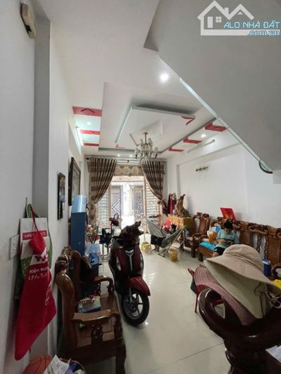 Bán nhà Mặt  Bình Phú CXPLA ( 4 x 18 ) Khu đồng bộ Đường nhựa 10m, 3 tầng đúc giá 10,5 tỷ.