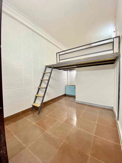 Phòng gác Máy lạnh rộng 30m2 Chỉ 4tr rẻ đẹp ngay IUH Nguyễn văn dung
