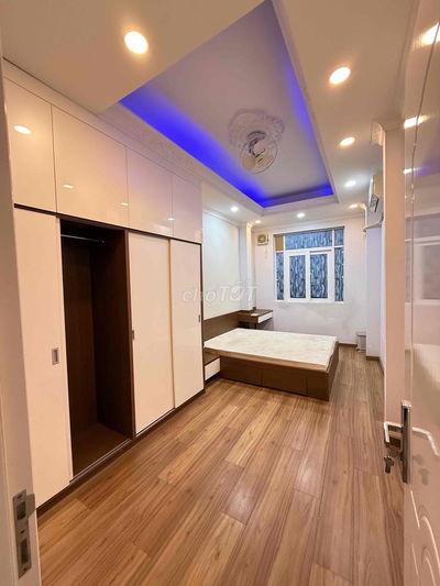 Nhà 5 phòng ngủ cho thuê ngay trung tâm Q1 và Q5