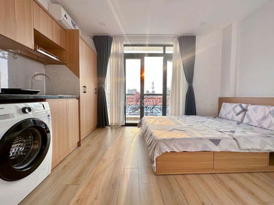 Cho thuê căn hộ mới cao cấp - có balcony - rộng 30m2 - đường CMT8 Q3