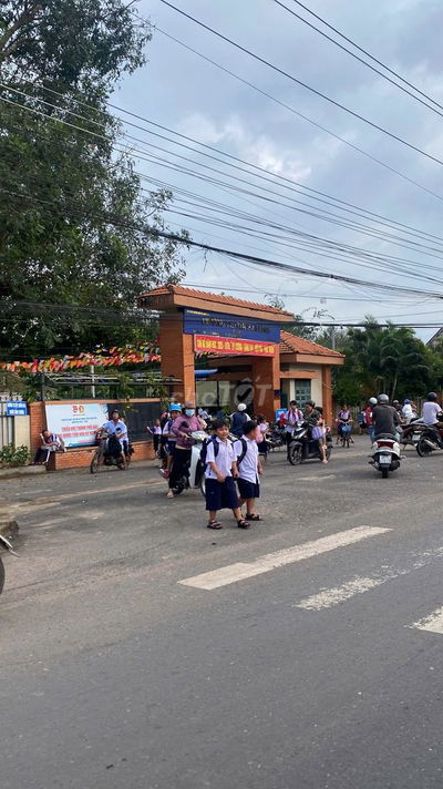 BỂ NỢ bán gấp căn nhà ngay TRƯỜNG HỌC DT 710m2 Chỉ 650tr Công Chứng