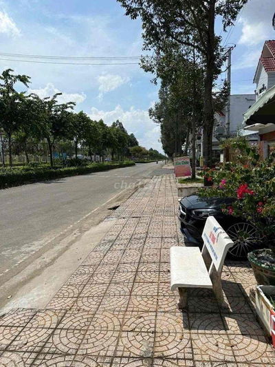 Nhà mặt tiền 105m2 đường Võ Văn Kiệt