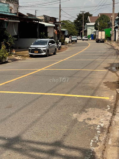 cần bán nhà mặt tiền hà huy giáp diện tích 300m2 ngang 5,5m