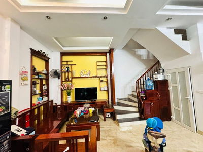 10.5 tỷ có nhà Bồ đề , 41m3 Mt 6m2 ô tô vào nhà