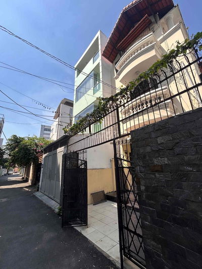 Nhà đẹp khu biệt thự Kiều Đàm Q7 4 phòng, phù hợp ở và Kinh doanh. HXH