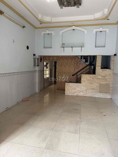 Nhà thuê hẻm 304 / Tân kỳ Tân Quý   Hẻm xe hơi     Đang cho Sơn mới lạ