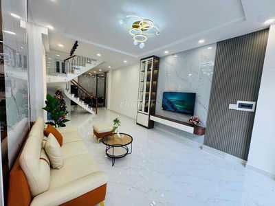 XE HƠI 7CHỖ ĐỖ CỬA - NHÀ ĐẸP 5 TẦNG BTCT FULL NỘI THẤT - 46M2 CHỈ 5.7