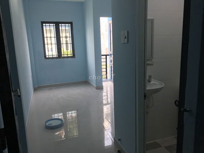 Phòng mới đẹp như hình ngay chợ bà chiểu có ban công, cửa sổ, bếp, WC