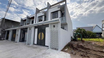 Nhà hoàn công sát đường lớn giá rẻ Phước Lâm hẻm xe hơi