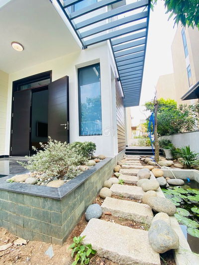 BÁN GẤP BIỆT THỰ SONG LẬP LUCASTA  ĐẦY ĐỦ NỘI THẤT MỚI 175M2, 1T 2L