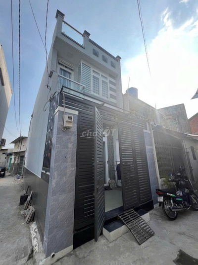 Nhà 2 tầng đường NGUYỄN VĂN QUÁ phường ĐHT Q12, dt 54m2 (4x13) Hẻm Ôtô