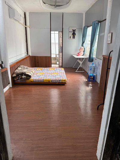 phòng trọ cách chợ Long Biên 300m