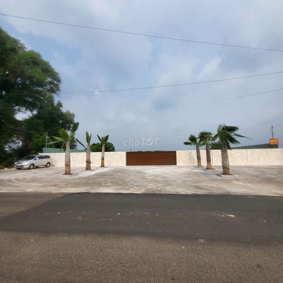 Bán khu nghỉ dưỡng ven hồ Lồ Ồ , giáp mặt hồ 2100m2 có 612m2 thổ cư