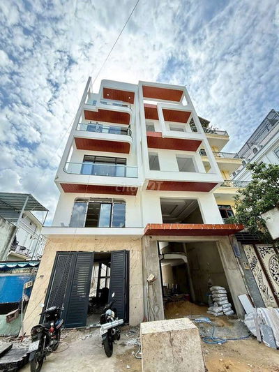 Nhà phố 5.5x15m có thang máy đường 12m Khu Biệt thự Trần Thị Năm