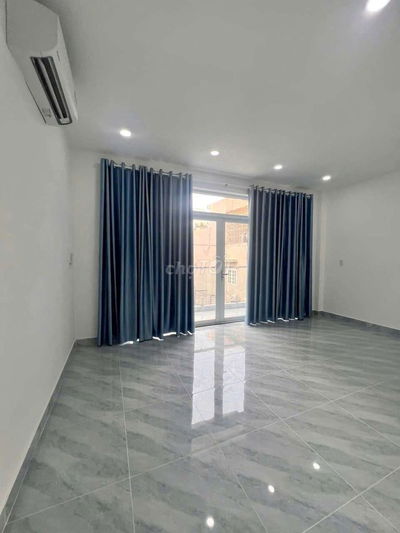 Nhà 2 lầu sân thượng 4pn.4wc đường lớn Phú Thuận