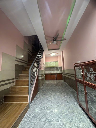 Siêu Rẻ , Chiến Lược - Mã Lò , Đúc 2 Lầu , 3PN SHR Đang Ngộp Bank