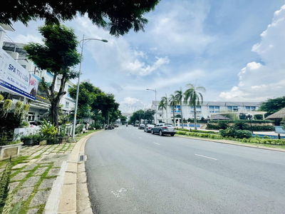 Bán gấp nhà vườn Mega ruby, 130m2 1 trệt 2 lầu, đường rộng, sổ hồng