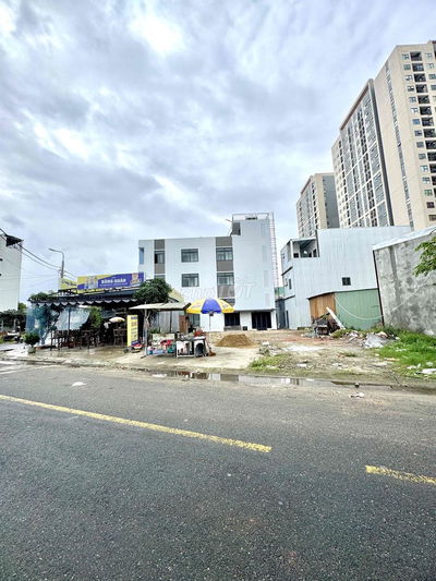 ĐẤT GIỮA NGÃ TƯ 10 TOÀ CHUNG CƯ ORI