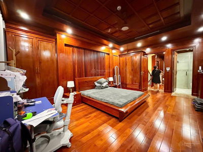 Tôi chính chủ giảm chào 2 tỷ, nhà vị trí đẹp, 2 mặt tiền, sàn, tường, trần ốp toàn bộ gỗ tự nhiên