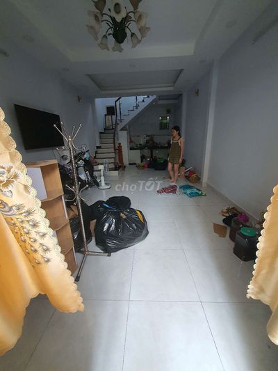 Nhà Hẻm Cụt 4x12 1lầu 2p ngủ 2 tolet Mới Sạch Sẽ