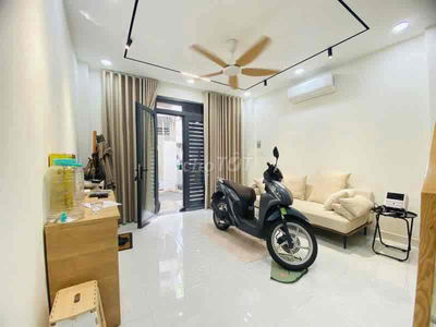 NƠ TRANG LONG - 33m2 - 3 tầng - CÁCH MẶT TIỀN VÀI CHỤC MÉT - NỞ HẬU